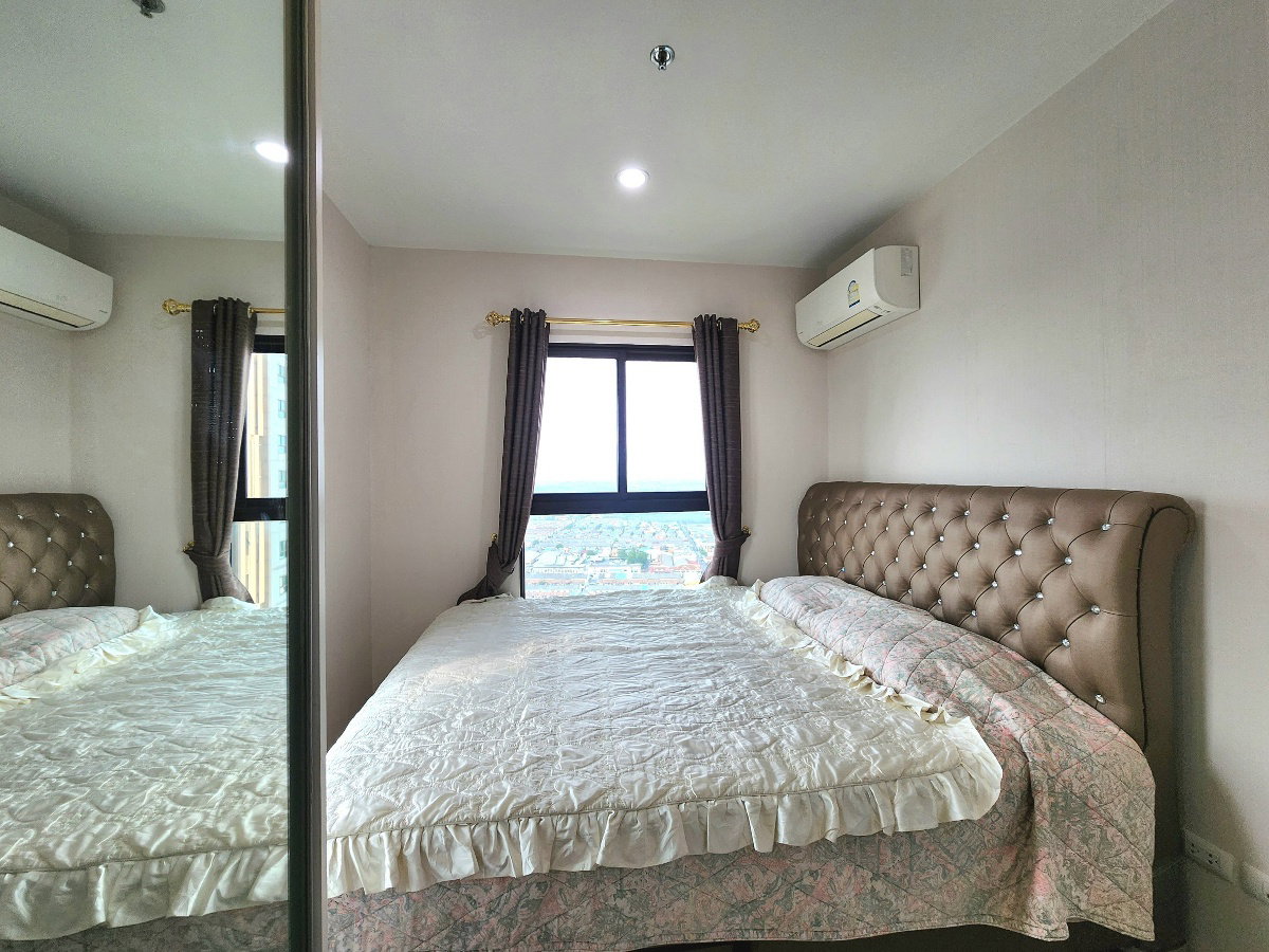 picture Available. luxurious ** For rent, Plum Condo Central Station++ has a washing machine. and bathroom glass divider++ 4 air conditioners - 42/94