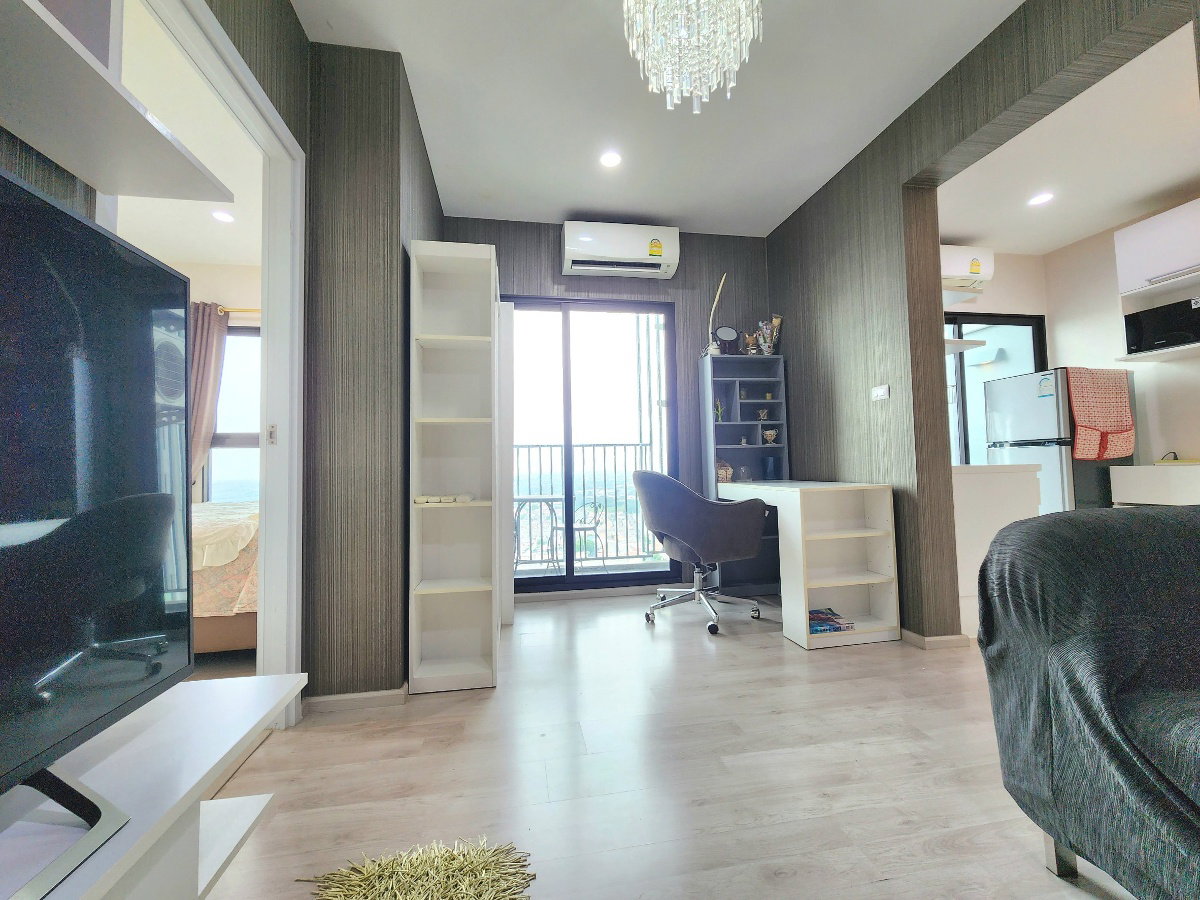 picture Available. luxurious ** For rent, Plum Condo Central Station++ has a washing machine. and bathroom glass divider++ 4 air conditioners - 32/94