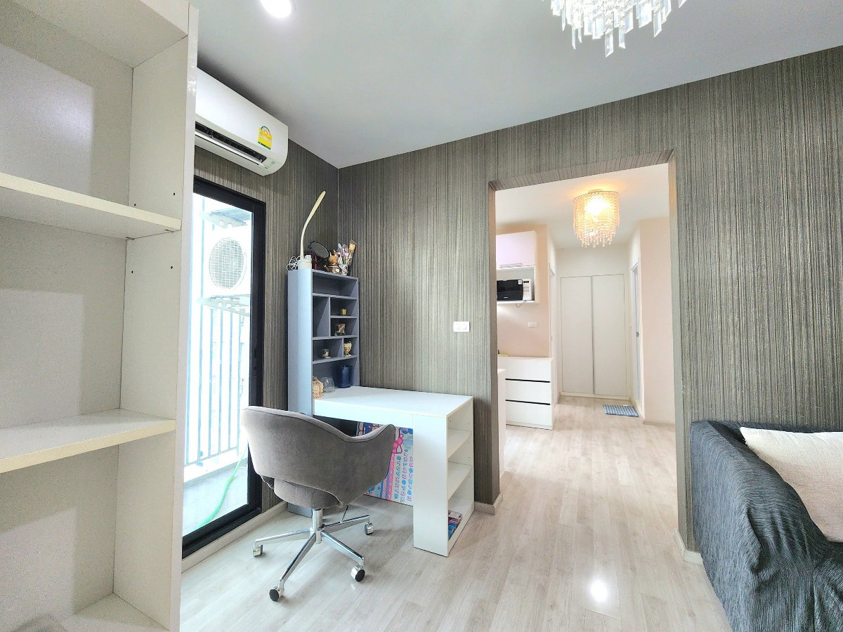 picture Available. luxurious ** For rent, Plum Condo Central Station++ has a washing machine. and bathroom glass divider++ 4 air conditioners - 37/94