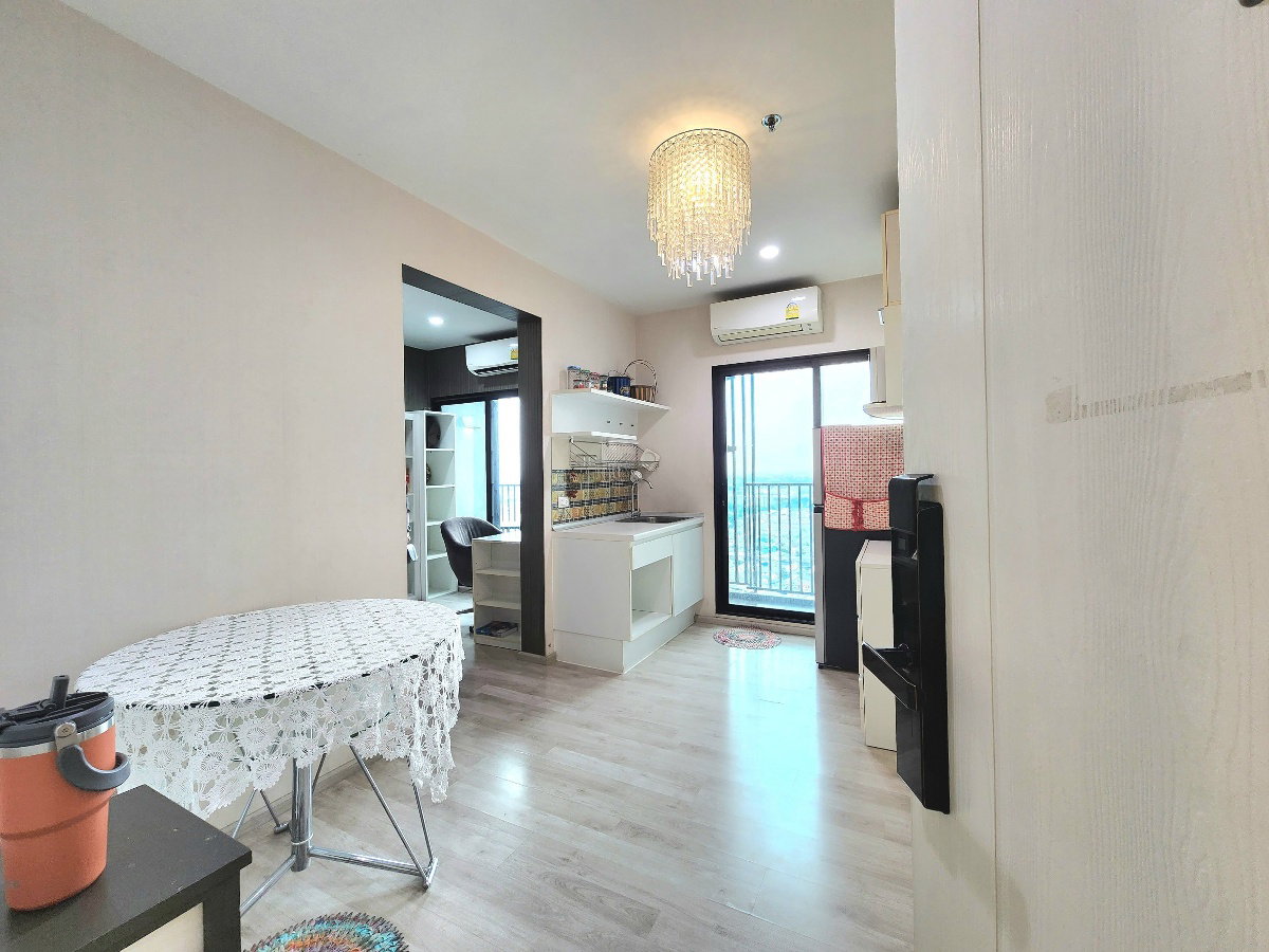 picture Available. luxurious ** For rent, Plum Condo Central Station++ has a washing machine. and bathroom glass divider++ 4 air conditioners - 10/94