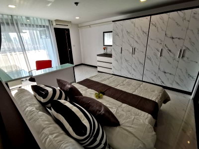 Condos for sale : P-134134 — Condo for Sale in Silom near BTS Chong Nonsi & BTS Sala Daeng - ITF Silom Palace. Price 4.63M THB. Tel 085-592-2897 Line: @easythaihome