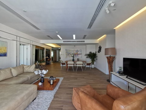 LTH9669 – Wilshire FOR SALE size 160 Sq. m. 3 beds 4 baths near BTS Phrom Phong Station 