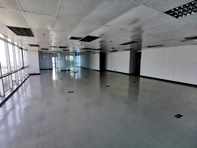 Office for rent DONKI Mall Thonglor   : Office for rent 42 Tower  Size  226 sqm.