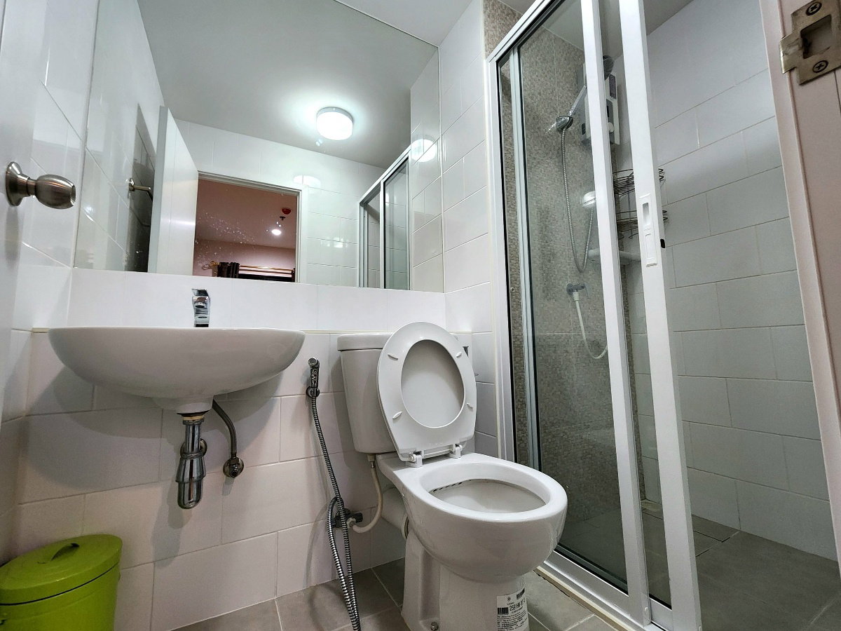 picture Available. luxurious ** For rent, Plum Condo Central Station++ has a washing machine. and bathroom glass divider++ 4 air conditioners - 51/94