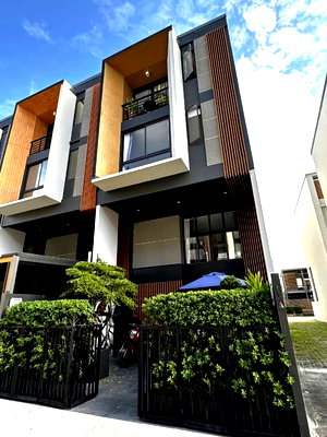 เช่าทาวน์โฮม ม.เกษมบัณฑิต พัฒนาการ : LTHC9828 – Townhouse FOR RENT in Pattanakarn 3 beds 4 baths size 200 sq.m. Near BTS On Nut Station ONLY 95k/Month