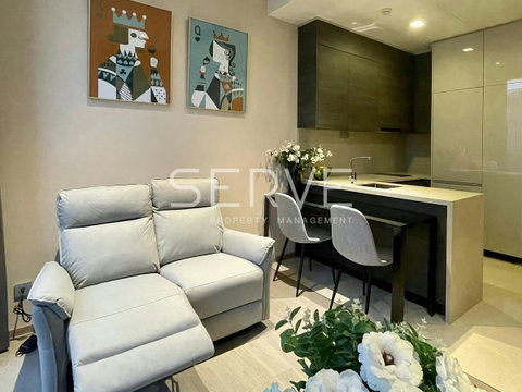 1 Bed with Bathtub Nice Room and Good Location in Asoke Area MRT Sukhumvit 550 m. & BTS Asok 700 m. @ The ESSE Asoke