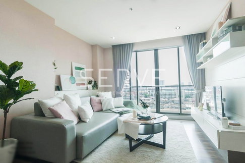 Corner Room 2 Beds 2 Baths Large Room Good Location Close to BTS Pho Nimit 200 m. at The Room Sathorn-Taksin Condo / For Rent