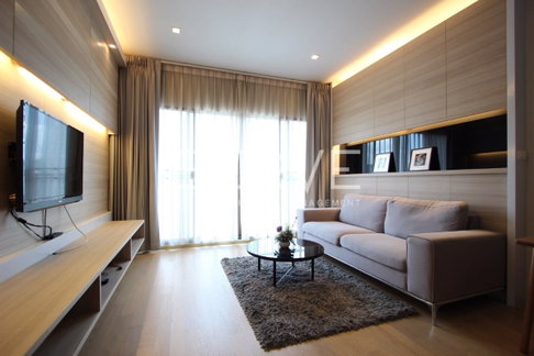 1 Bed with Bathtub Nice Room High Fl. 20+ Good Location Close to BTS Phrom Phong 200 m. at Noble Refine Condo / For Rent