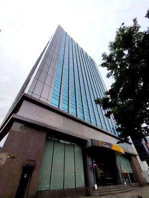 เช่าสำนักงาน ถนนพหลโยธิน : ให้เช่า ออฟฟิศ พื้นที่สำนักงาน อารีย์ Office ตกแต่งสวย อาคาร เอสพีอี ทาวเวอร์ SPE Tower เริ่มต้น 9,000 บาท/เดือน ใกล้รถไฟฟ้า BTSสนามเป้า, BTSอารีย์