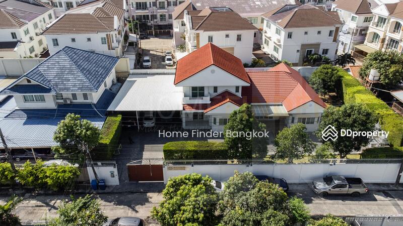 picture House in Phahonyothin 34, Bangkok - 1/8