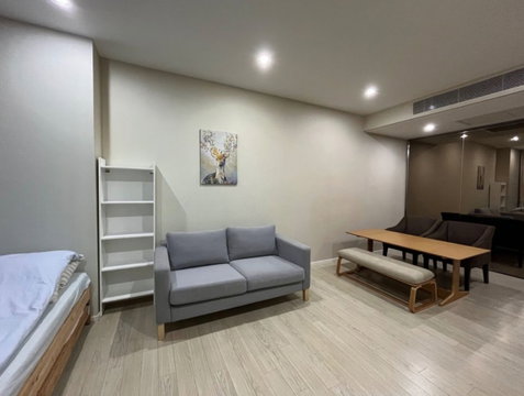 for rent The Room Sukhumvit21. Studio 37sq.m. Line id: @pfagent