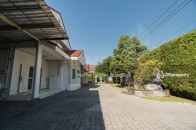 picture House in Phahonyothin 34, Bangkok - 3/8