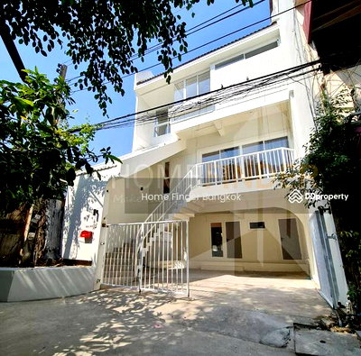Houses for sale Watthana : Townhome in Soi Pridi, Bangkok