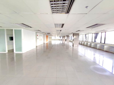 Office for rent : LTHC9874 – Office FOR RENT In Khlong Toei size 558 Sq. M. Near MRT Queen sirikit convention center Station ONLY 334.8k/Month