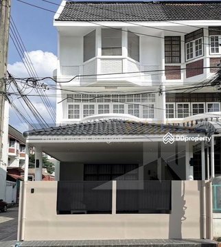 Townhouse Sukhumvit 89/1, กรุงเทพ