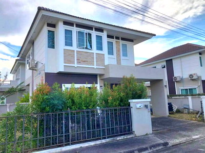 Houses for sale Chiang Mai : House for  Sale , Ornsirin , Corner Unit.Near Tharau market 2 km. Near Louis Intersection,.