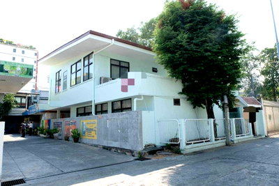 เช่าบ้านเดี่ยว ถนนเพชรบุรี กรุงเทพฯ : LTHC9905 – House  FOR RENT in Sukhumvit 49 4 beds 4 baths Size 65 Sq.W. Near BTS Phrompong stations ONLY 130k/month