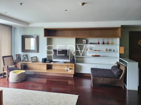 🔥2 Beds 2 Baths 145 sq.m. High Fl. 20+ Good Location BTS Chit Lom 600 m. at Urbana Langsuan Condo / For Rent