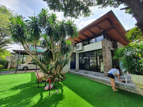 Beverly Hills      Chaengwattana