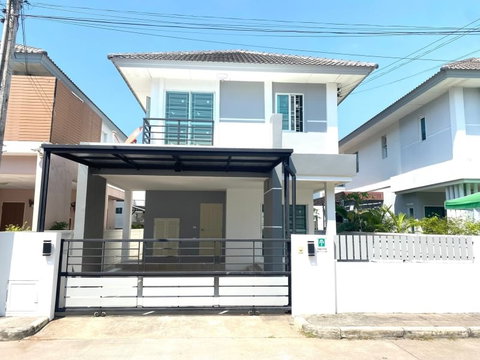 ขายบ้านแฝดรีโนเวทใหม่สวย ม.เดอะทรี หนองขาม ศรีราชา