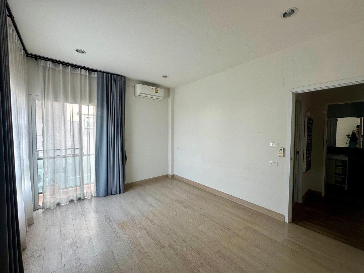 รูป ขายด่วน!! บ้านเดี่ยว 4 ห้องนอน 3 ห้องน้ำ ราคาดีสุดๆ! - รูปที่ 4/26