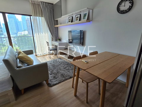 Studio with Bathtub Large Room Good Location Close to BTS Phrom Phong 200 m. at Noble Refine Condo / For Rent