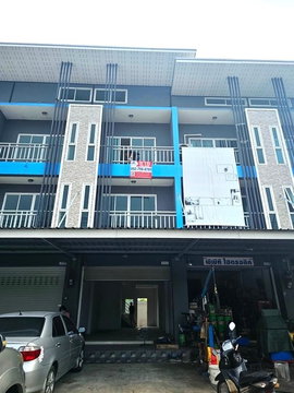 sss461 ขายถูก ตึกแถว อาคารพาณิชย์ 3.5 ชั้น ถนนบ้านเก่า อ.พานทอง ใกล้นิคมอมตะนคร
