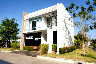 บ้านเดี่ยว ม.พายัพวิทยาเขตแก้วนวรัฐ : ขายพร้อมผู้เช่าบ้านเดี่ยว ในโครงการ หมู่บ้านกาญจน์กนก 20 รวมโชค  การันตีรายได้ 35,000 บาท/เดือนน - SW000709
