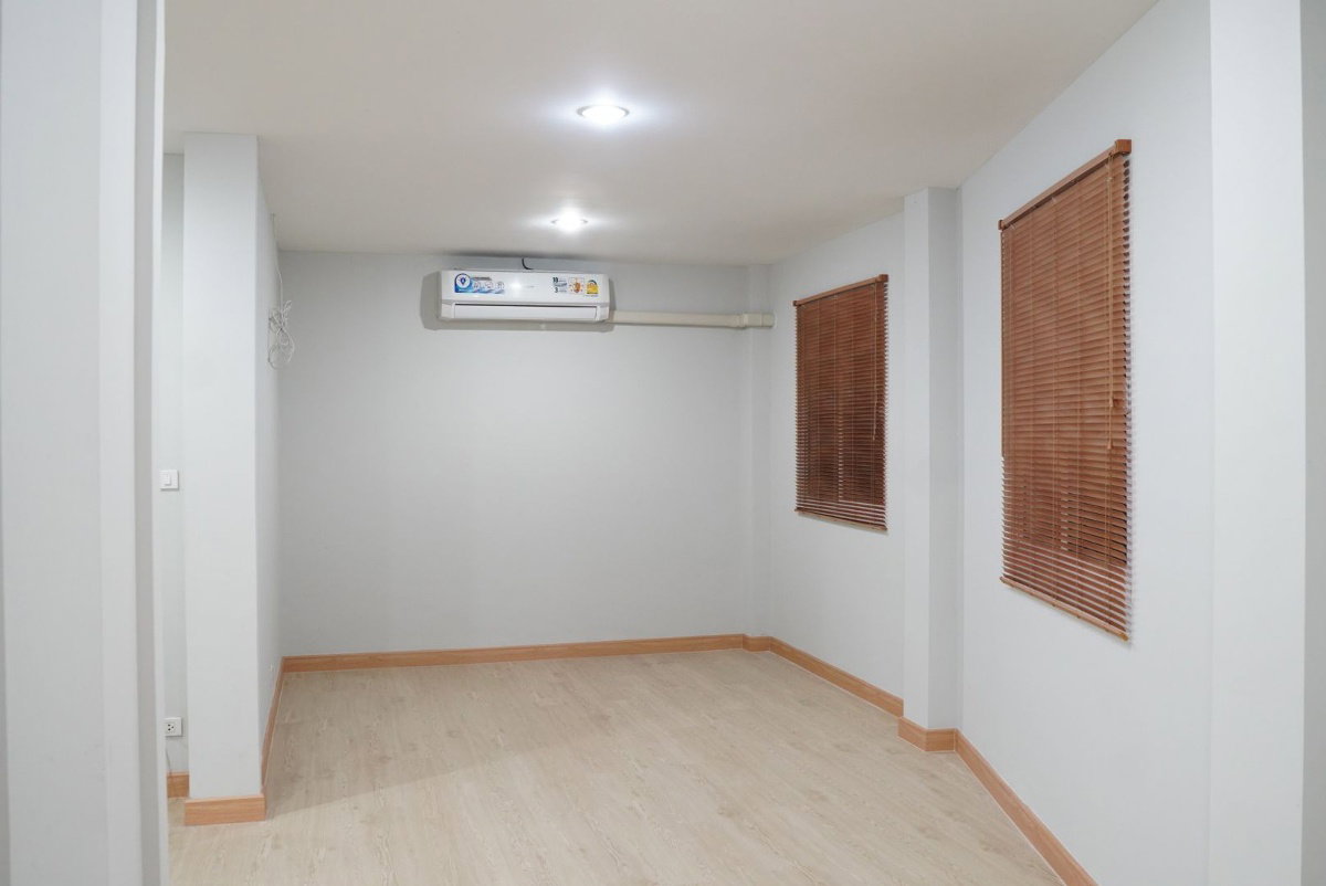 รูป ขายพร้อมผู้เช่าบ้านเดี่ยว ในโครงการ หมู่บ้านกาญจน์กนก 20 รวมโชค การันตีรายได้ 35,000 บาท/เดือนน - SW000709 - รูปที่ 9/31