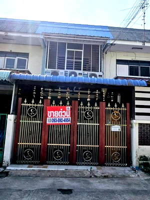 Townhouses for sale ถนนสามเสน : FOR SALE  TOWNHOUSE PROPERTY  3600000 BAHT.