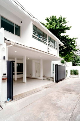บ้านเดี่ยว สุขุมวิท 13 : 🎄˚ ༘ ♡ 🎅🏻⋆｡🎁₊˚•🦌 ꒱🌷ขาย  Townhome 3 ชั้น 48 ตรวา ซอยสุขุมวิท 15  💗💗 𝗟𝗶𝗻𝗲@: @𝗮𝘀𝘀𝗲𝘁𝘀𝗽𝗿𝗼