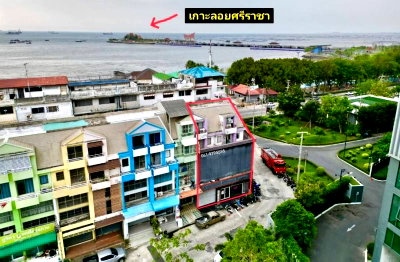 Shophouses for sale Kasetsart University Si Racha Campus : Second-hand commercial building, Sriracha, 2 and a half units, corner, near Koh Loi, Sriracha, Chonburi.