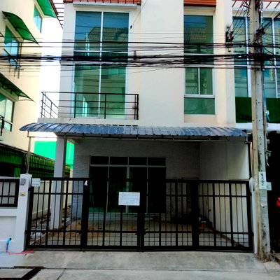 โฮมออฟฟิศ ม.ศรีปทุม : ขาย ทาวน์โฮม 3 ชั้นครั้ง ซอยลาดพร้าววังหิน 78 ใกล้รถไฟฟ้า BTS สถานีเสนานิคม ประมาณ 5 นาทีเท่านั้น