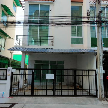 ขาย ทาวน์โฮม 3 ชั้นครั้ง ซอยลาดพร้าววังหิน 78 ใกล้รถไฟฟ้า BTS สถานีเสนานิคม ประมาณ 5 นาทีเท่านั้น
