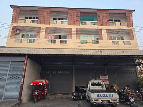 ขายอาคารพาณิชย์ 3 ชั้นครึ่ง 3 คูหา หน้าโรงเจ ตลาดเมืองใหม่ เหมาะสำหรับทำร้านค้า โกดังเก็บสินค้า ที่พักสินค้า ที่อยู่อาศัย - SW000779