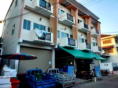 อาคารพาณิชย์ การไฟฟ้าส่วนภูมิภาค เขต 1 ภาคเหนือ เชียงใหม่ : ขายอาคารพาณิชย์ 3 ชั้น ติดตลาดเมืองใหม่ ใกล้เทศบาลเชียงใหม่ ปัจจุบันมีคนเช่าทำโกดัง ที่พักอาศัย และร้านอาหาร จำนวน 3 อาคาร - SW000778