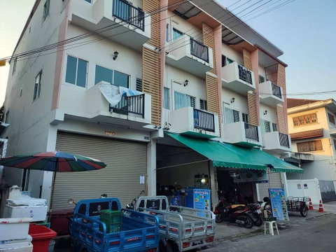 ขายอาคารพาณิชย์ 3 ชั้น ติดตลาดเมืองใหม่ ใกล้เทศบาลเชียงใหม่ ปัจจุบันมีคนเช่าทำโกดัง ที่พักอาศัย และร้านอาหาร จำนวน 3 อาคาร - SW000778