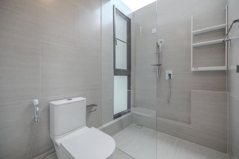 Houses for rent : LTHC10097 – House FOR RENT in rama 9 4 beds 5 baths size 119 sq.w. Near ARL Ban Thap Chang Station ONLY 450k/Month