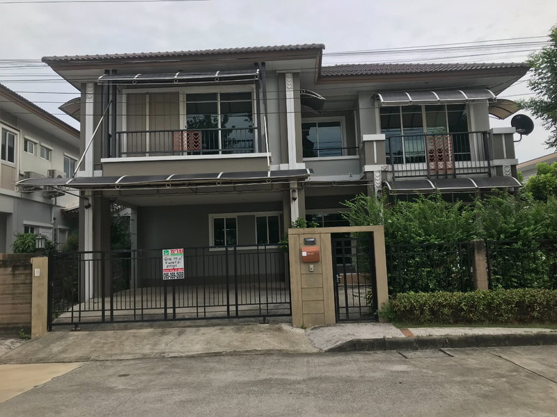 Houses for sale : House for sale, Passorn Prestige Village, Pinklao-Petchkasem, Sai 4 Tel. 095-089-2688 