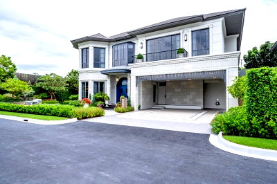 ขายบ้านเดี่ยว : LTHC10121 – Luxury House FOR SALE in Krungthep Kreetha size 148.3 sq.w. 4 beds 5 baths Near MRT Sri kreetha Station ONLY 59.9 MB