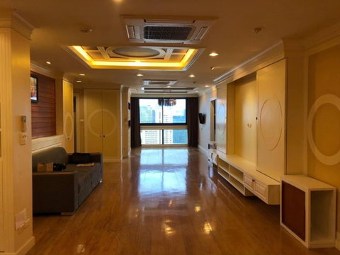 For rent The President Park Sukhumvit 24 เฟอร์และเครื่องใช้ไฟฟ้าครบ (รับเฉพาะน้องหมา/แมวตัวเล็ก1ตัว) LH-RW4117