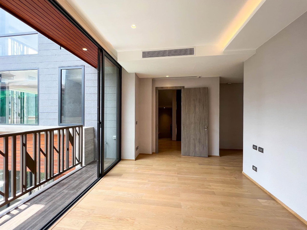 picture LTHC10124 – Luxury House FOR SALE in Sathorn size 60 sq.w. 5 beds 4 baths Near MRT Khlong Toei Station ONLY 68 MB - 9/11