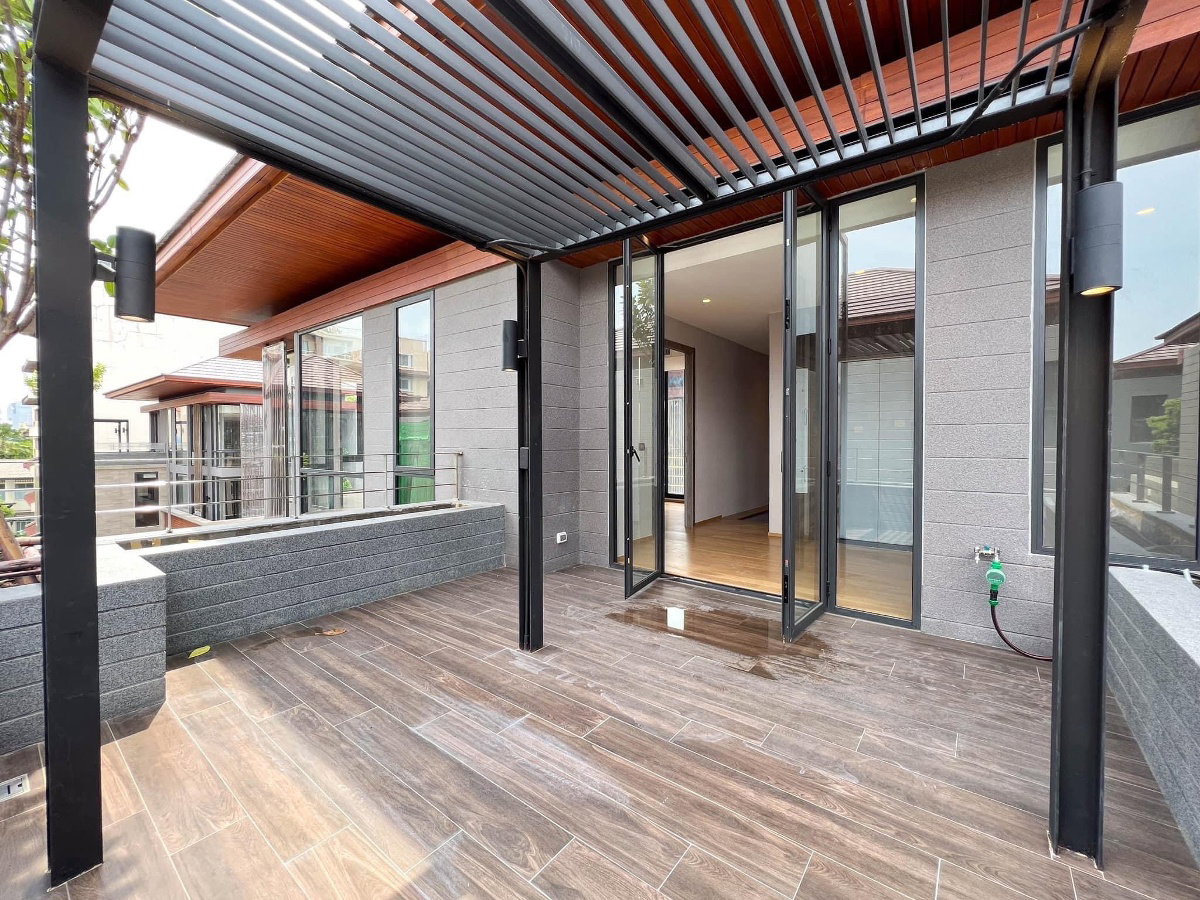 picture LTHC10124 – Luxury House FOR SALE in Sathorn size 60 sq.w. 5 beds 4 baths Near MRT Khlong Toei Station ONLY 68 MB - 6/11