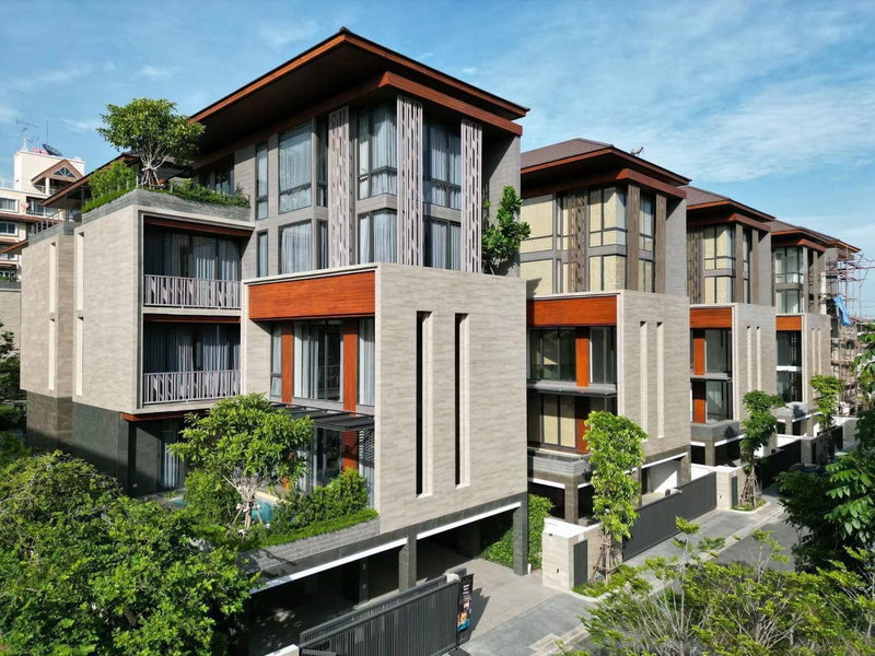 Houses for sale : LTHC10124 – Luxury House FOR SALE in Sathorn size 60 sq.w. 5 beds 4 baths Near MRT Khlong Toei Station ONLY 68 MB