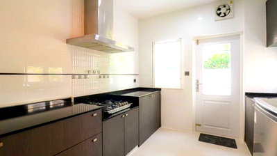 เช่าบ้านเดี่ยว เซ็นทรัล พลาซ่า บางนา : LTHC10132 – Luxury House FOR RENT in Bangna 4 beds 5 baths size 110 sq.w. Near MRT Si Lam Station ONLY 260k/Month