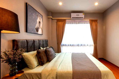 เช่าบ้านเดี่ยว พรีเมี่ยม เอาท์เล็ท เชียงใหม่ : ให้เช่าโมเดิร์นพูลวิลล่า ทำเลดีใกล้เมือง เพียง 10 นาที จากสนามบิน มาพร้อมภายในที่ตกแต่งอย่างหรูหราพรีเมี่ยมและเฟอร์นิเจอร์ระดับไฮเอนด์