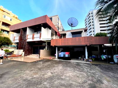 บ้านเดี่ยว ดิ เอ็มควอเทียร์ : LTHC10143 – House FOR SALE in Thonglor 5 beds 4 baths size 220 sq.w. Near BTS Thonglo Station ONLY 195 MB