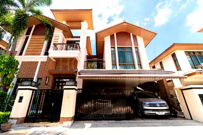 คอนโดให้เช่า : Baan Sansiri Sukhumvit 67 4 bedrooms, for rent