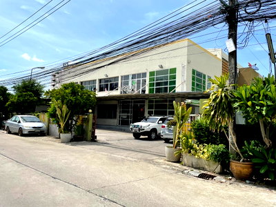 ขายโรงงาน : ขายโรงงานอาหาร เบเกอรี่ ห้องเย็น พร้อมดำเนินกิจการ ใกล้รถไฟฟ้า 1 ไร่ 13 ตร.วา ย่านศรีนครินทร์  