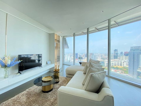 LTHC10169 – Magnolias Ratchadamri Boulevard FOR RENT size 105 Sq. m. 2 beds 2 baths Near BTS Chidlom Station ONLY 100k/month